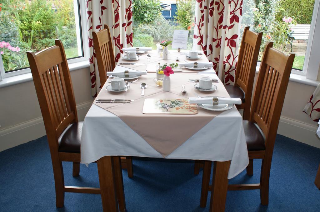 Cleave Court Guest House ランディドノー エクステリア 写真